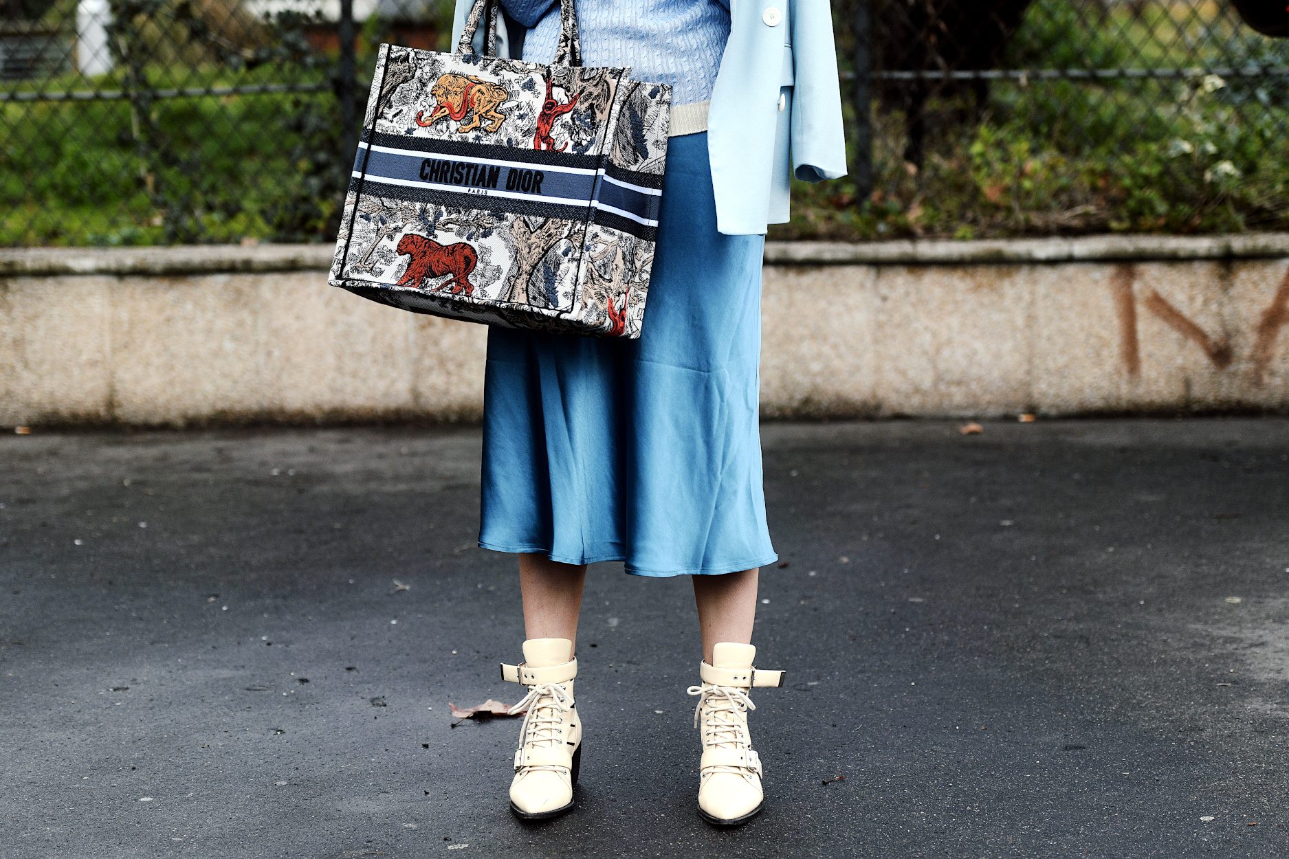 La jupe bleu ciel : comment faut-il la porter dans son look ?