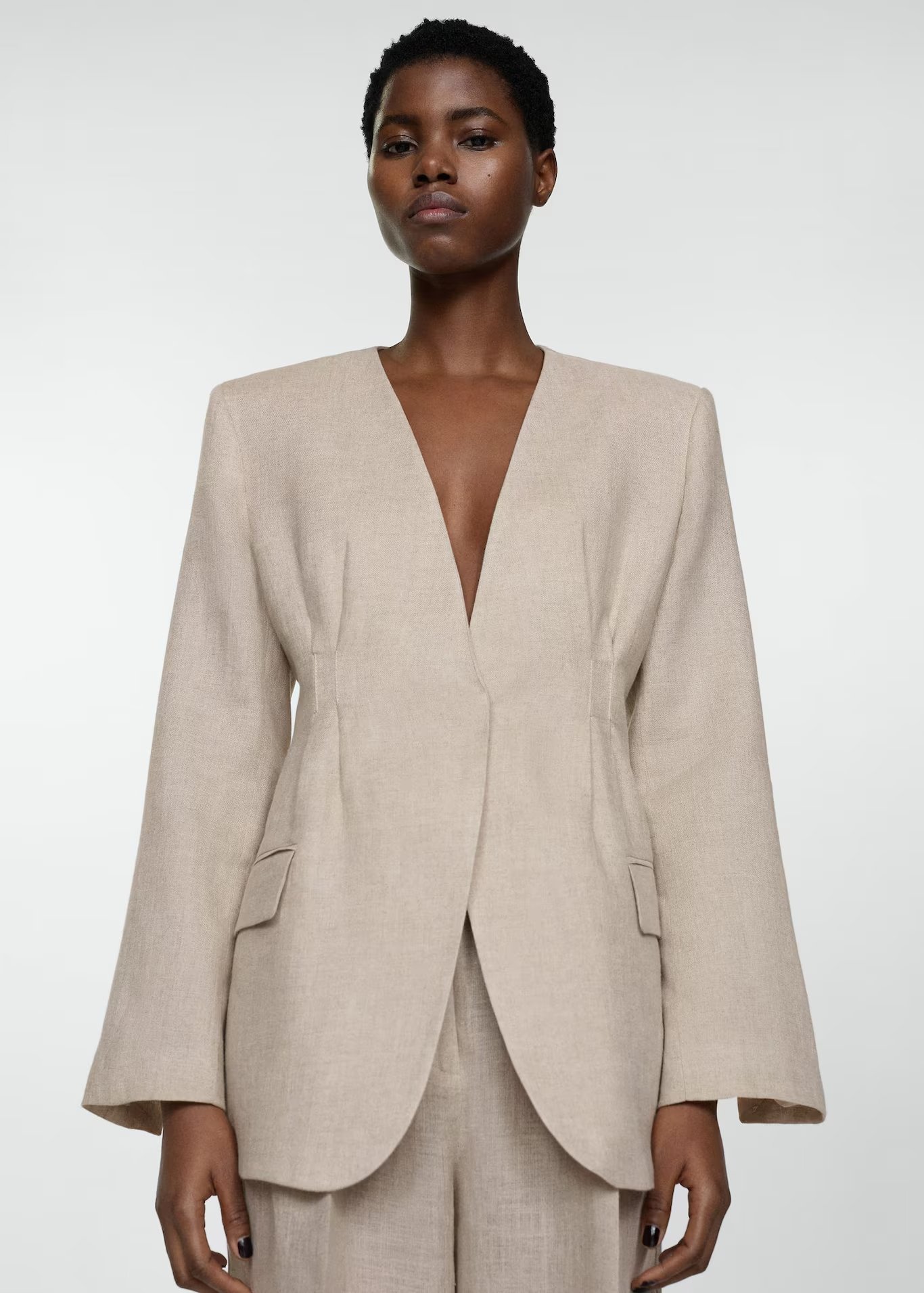 MANGO – Veste costume 100 % lin à 99,99 € chez Mango