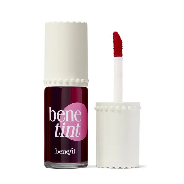 Benefit – Blush liquide lèvres et joues rose à 26,00 € chez Benefit