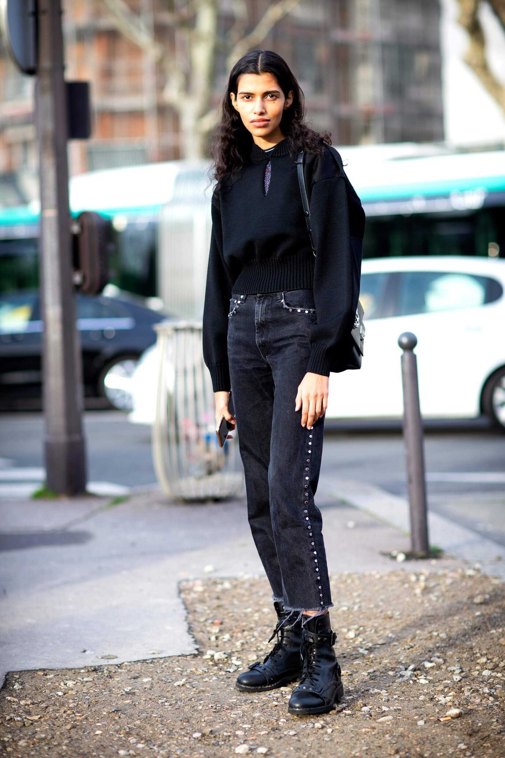 Comment porter le jean droit indémodable : 10 looks