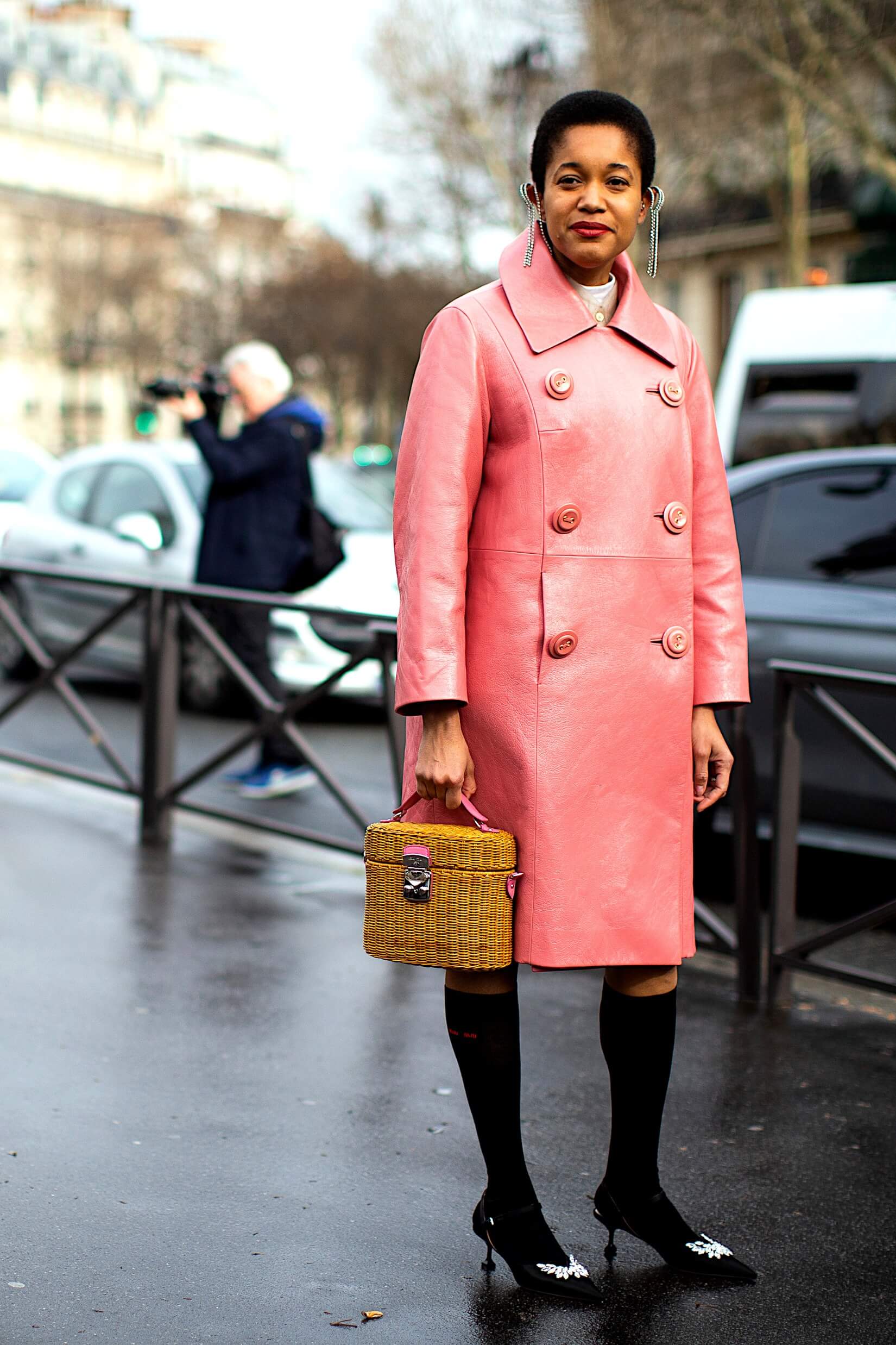 Comment porter le manteau en cuir : 10 tenues pour femme