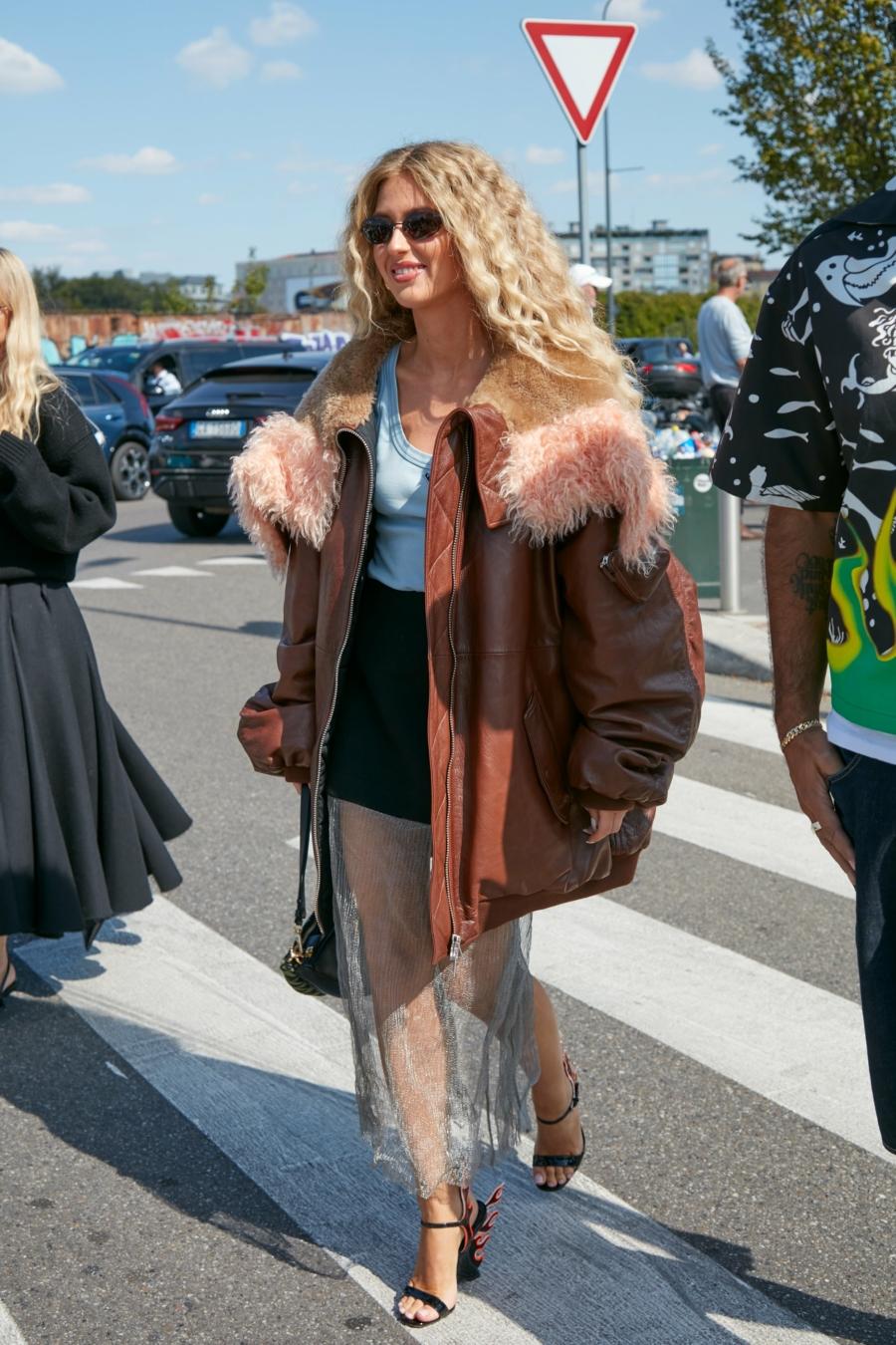 Street style à la Fashion Week de Milan Printemps/Été 2023