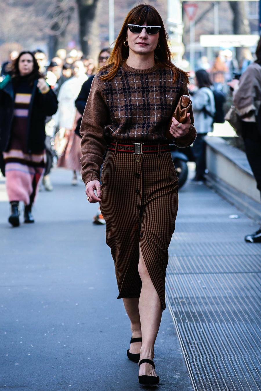 Comment porter noir et marron ensemble sans faute de goût ?