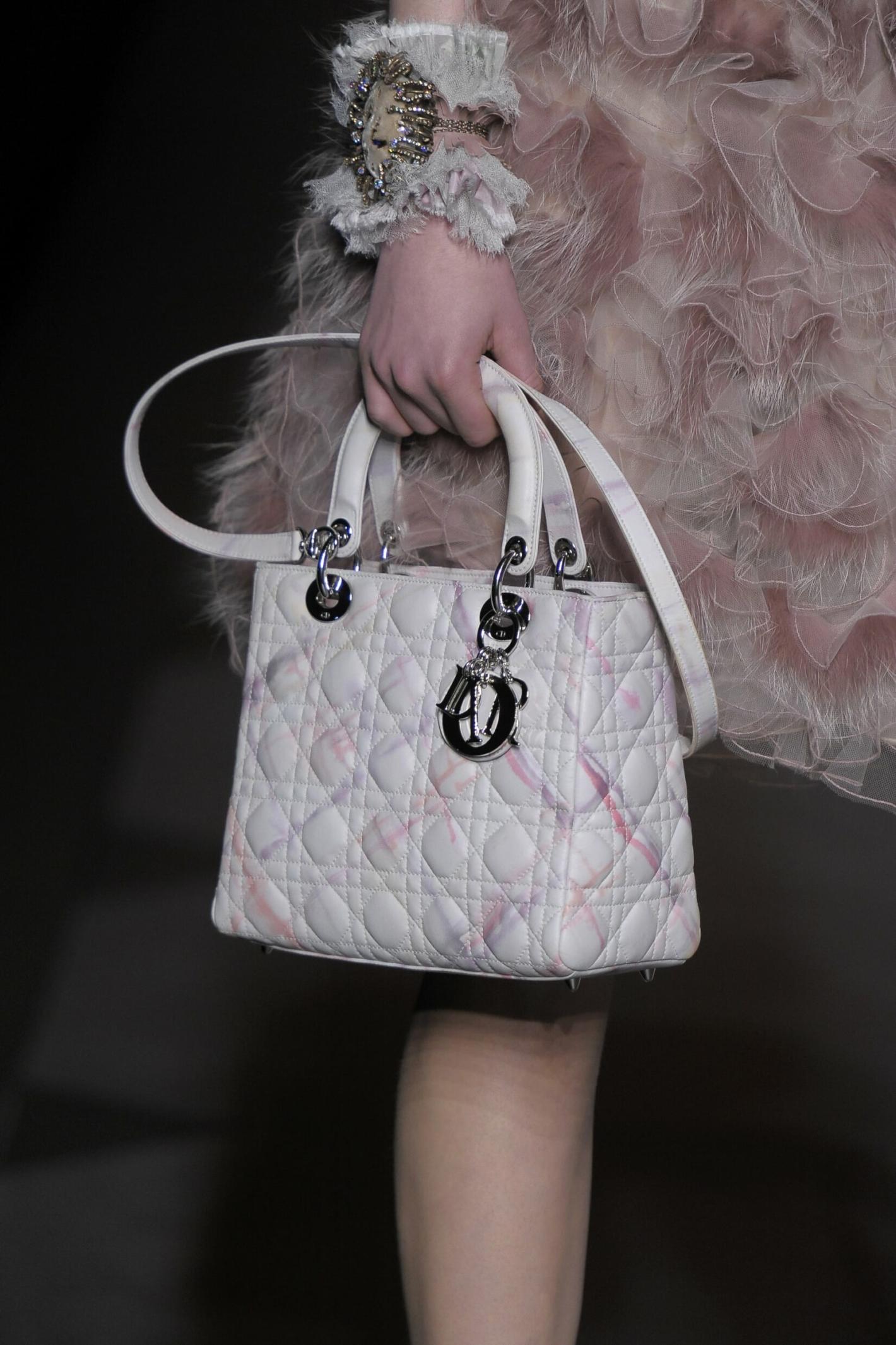 Défilé Dior Automne/Hiver 2011-2012 © FashionStock.com/Shutterstock