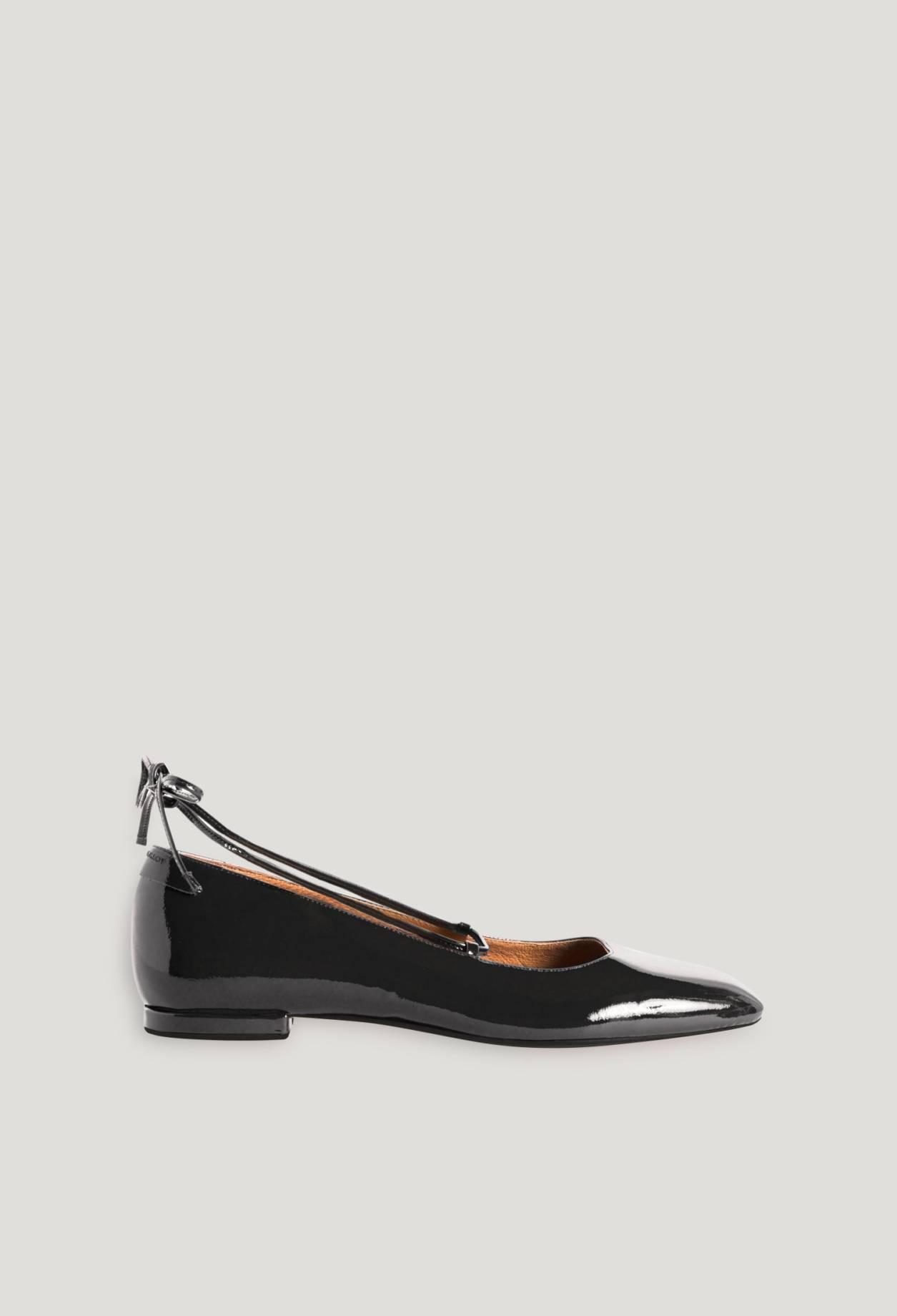 Claudie Pierlot – BALLERINE CUIR VERNIS à 245 € chez Claudie Pierlot