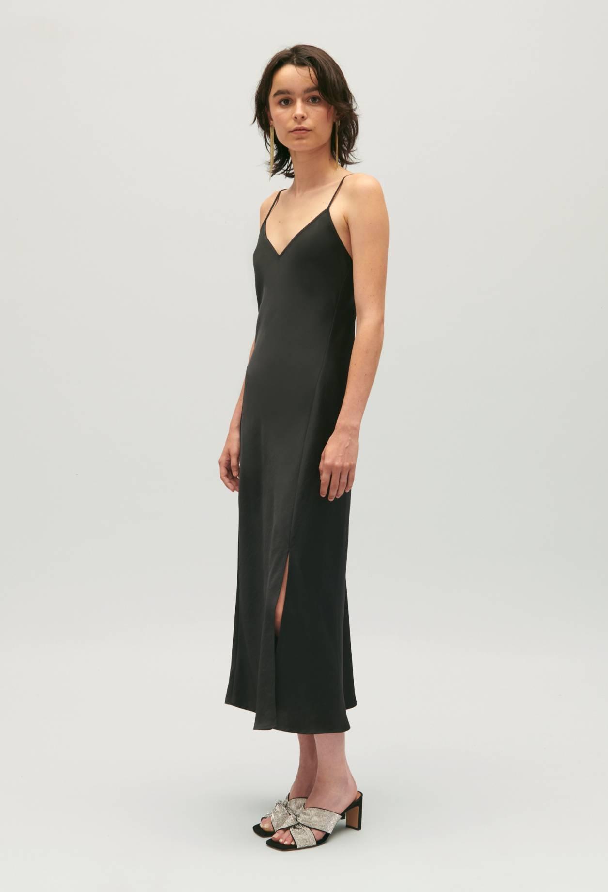 Claudie Pierlot – ROBE NUISETTE MIDI NOIRE à 225 € chez Claudie Pierlot