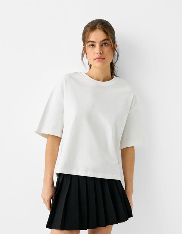 Bershka – Bershka T-Shirt Boxy Manches Courtes Femme Blanc Cassé à 9,99 € chez Bershka