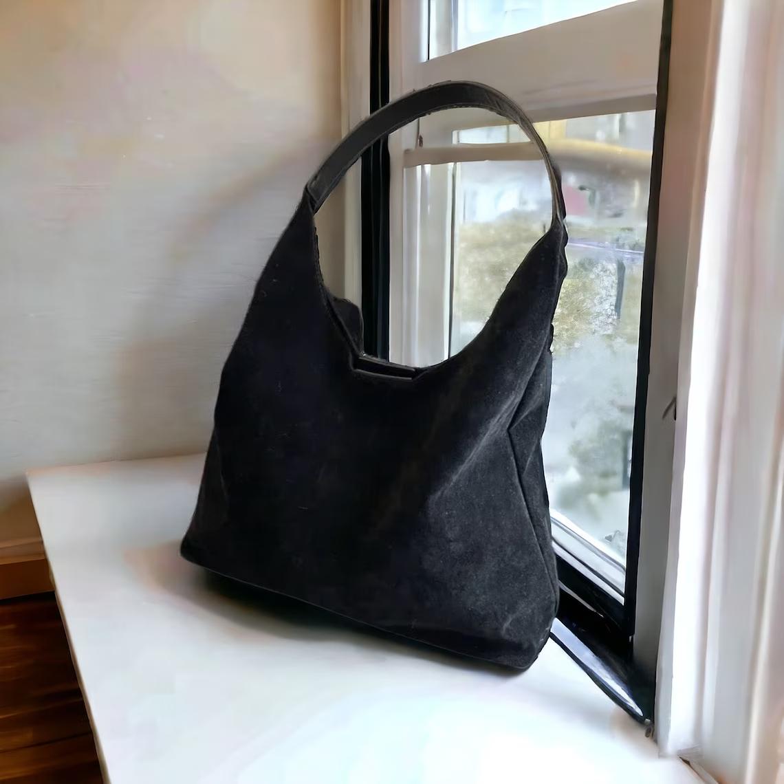 Etsy – porté épaule en daim pour femme | à bandoulière avec poignées | fourre-tout en daim | sac à main de style vintage | Sac de voyage pour ordinateur portable pour femme | Sac en cuir à <del>64,48 €</del> 48,36 € chez Etsy