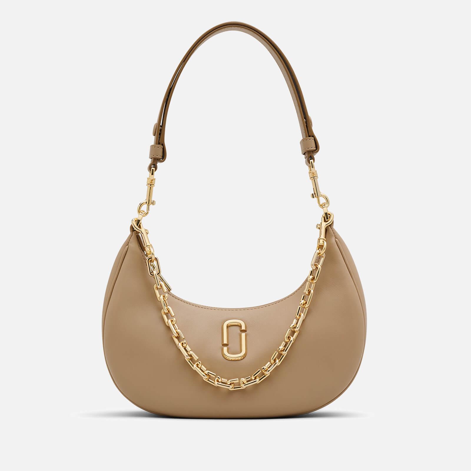 Marc Jacobs – Marc Jacobs The J Marc Small Leather Curve Bag à 438,75 € chez MyBag